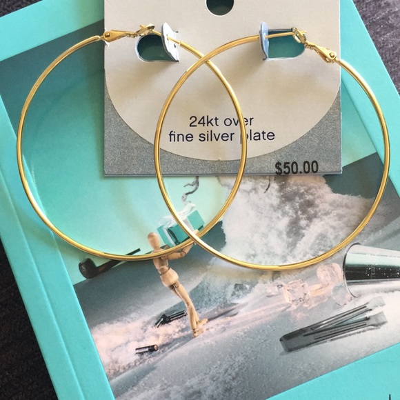 Jewelry - 🚨LAST ONE🚨 24kt over fine silver pl hoop earring